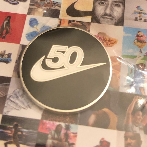 NWT Nike Collectable Pin Set - Picture 3 of 12